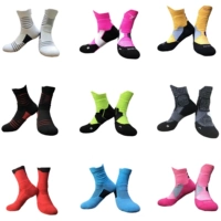 Случайная доставка нерегулярных цветных баскетбольных носков элитные баскетбольные носки тренировочные носки, поглощающие пот и дышащие