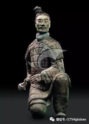 为什么兵马俑的发髻妖娆地歪向一侧?根源在这里!