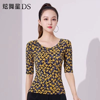 Цветы бабочки среднеугольника среднего рукава