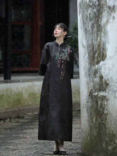 Wisteria luo yi-xiangyun сказал, что высококачественный гипертрофический швар с высоким классом ручной шва двустороннего черного платья с длинными рукавами