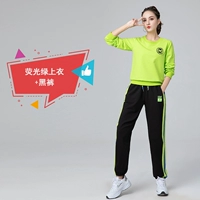 Лонгслив, черные штаны