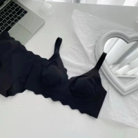 Черный единственный кусок