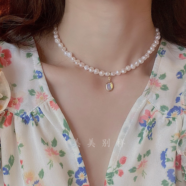 Морское небольшое дизайнерское ретро ожерелье, натуральная цепочка до ключиц из жемчуга, тренд сезона, французский стиль, лунный камень