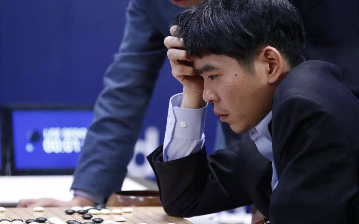 韩国棋手李世石第一盘对战机器人alphago,alphago突然