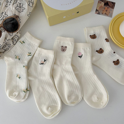 taobao agent Tide, white summer cute Japanese socks, with embroidery, with little bears, flowered