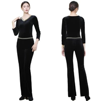 Черный лонгслив, труба, бархатные штаны-клёш