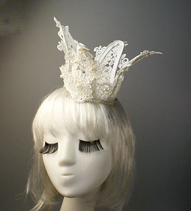 新娘白色圆形皇冠发饰摄影楼写真婚纱照头冠复古蕾丝立体整冠舞台