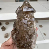 Натуральный кристаллический скелет красная грязь из -за грубых кристаллических колонн блеск буровой масло желчья флуоресцентная руда украшения