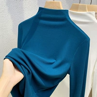 Павлин синий наполовину