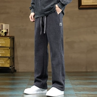 Темно -серой