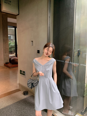 taobao agent Retro summer sexy dress, fitted brace, long skirt, French retro style, V-neckline, mid-length