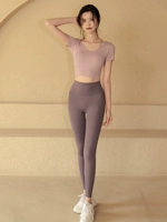Сиреневый фиолетовый короткий рукав+титановые серые брюки