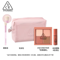 Блеск для губ с розой в составе, кисть, косметичка