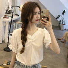 Солдатская детская одежда 洋气百搭短袖女韩版v领修身显瘦设计感木耳边短款小众白色上衣