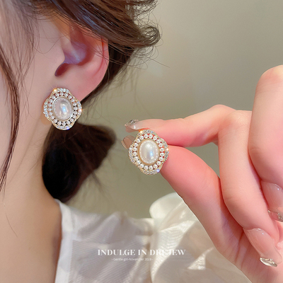 taobao agent Small design retro earrings, 2022 collection, light luxury style