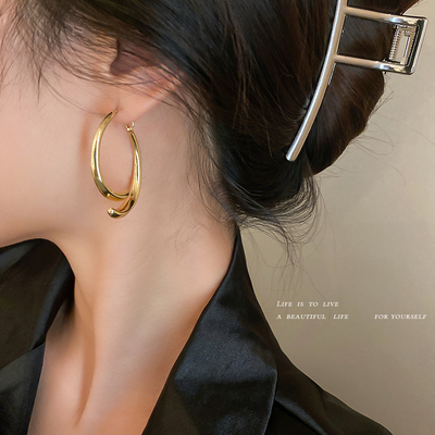 taobao agent Metal advanced earrings, simple and elegant design, high-quality style, light luxury style, internet celebrity