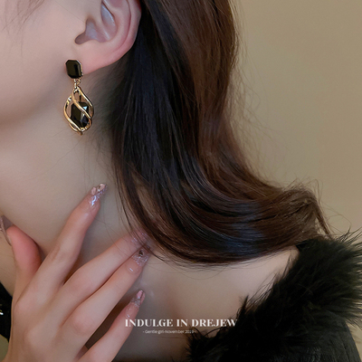 taobao agent Red advanced crystal earings, long fashionable earrings, high-quality style, bright catchy style, 2022 collection, simple and elegant design