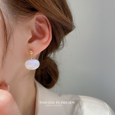 taobao agent Advanced design earrings, bright catchy style, light luxury style, high-quality style