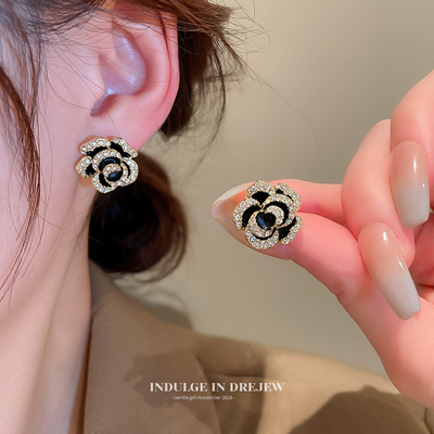 taobao agent Demi-season sexy earrings, flowered, light luxury style, fitted, western style