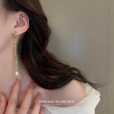 taobao agent Small design earrings, simple and elegant design, internet celebrity