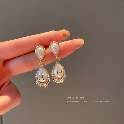 taobao agent Silver needle with letters, advanced earrings, high-quality style, light luxury style