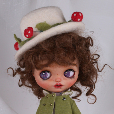 taobao agent Hehe Great Fairy Pure Handmade Blythe small cloth baby wool felt hat Black and white two -color mushroom hat