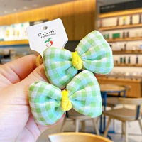 Зеленая заколка для волос с бантиком