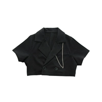 Черная мини-юбка, пиджак классического кроя, жакет