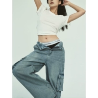 Классическое место белого U воротника