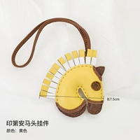 Желтая индийская лошадь