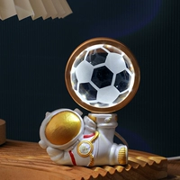 Футбольный космонавт