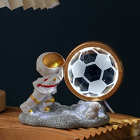 Футбольный космонавт