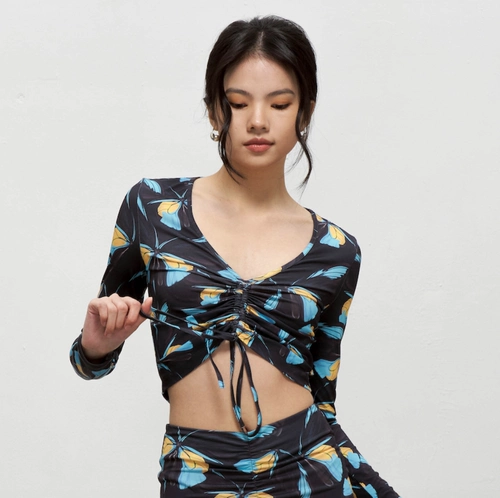 Летний короткий приталенный базовый лонгслив, V-образный вырез