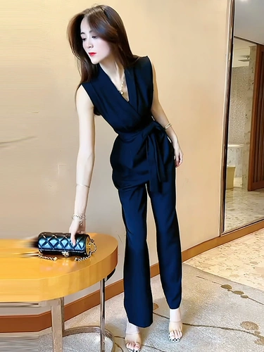 Комбинезон, приталенный корсет без рукавов, штаны, комплект, популярно в интернете, городской стиль, яркий броский стиль, по фигуре, V-образный вырез