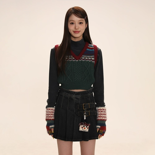 Короткий приталенный трикотажный жилет, ретро майка топ без рукавов, V-образный вырез