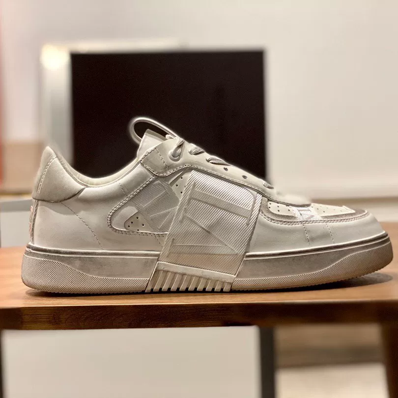 Спортивные ретро-белые низкие кеды Valentino/