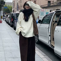 Белый демисезонный свитер, 2021 года