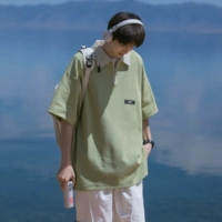 Светло -зеленые бусины гладкие и тяжелая ткань