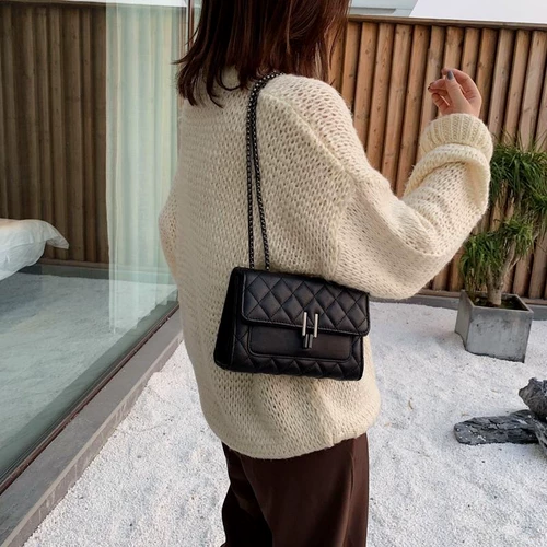 Демисезонная сумка через плечо, небольшая сумка на одно плечо, цепь, изысканный стиль, коллекция 2023, на цепочке