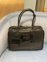 Переключить черную длинную ручку