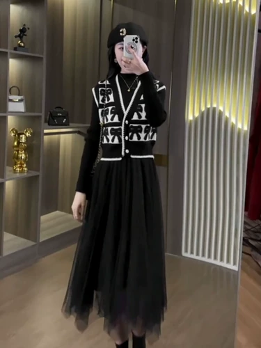 Демисезонный комплект, изысканный стиль