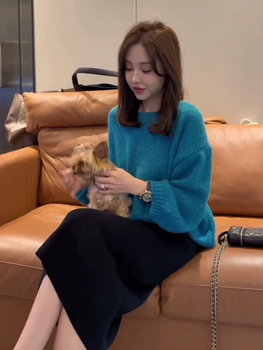 Свитер, юбка, комплект, коллекция 2023, городской стиль, изысканный стиль