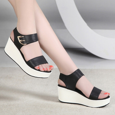 爱逛街为您找到厚底女凉鞋相关的宝贝,您可以在下面的板块中挑选喜欢