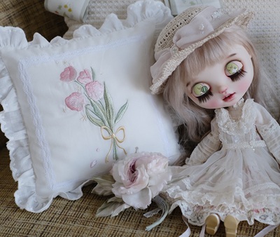 taobao agent Valleybells tulip embroidery pillow mini XIQTEEN cotton line lace lace lace rural wind pillow