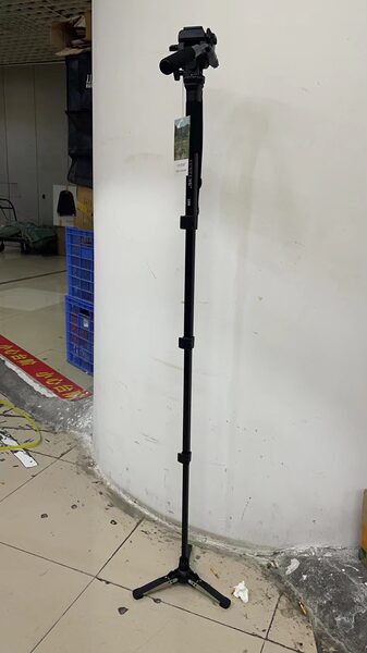 Камера видеонаблюдения, штатив