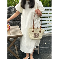 Бежевый, маленький