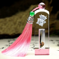 Розовая печать с кисточками