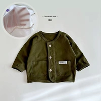 Сосновое дерево зеленое лето (подходит около 28 градусов)