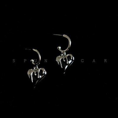taobao agent Lava sweetheart niche unique design fashionable earrings Dark silver liquid black love sweet cool girl earrings