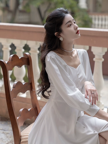 Небольшая белая весенняя юбка, белое свадебное платье, французский стиль